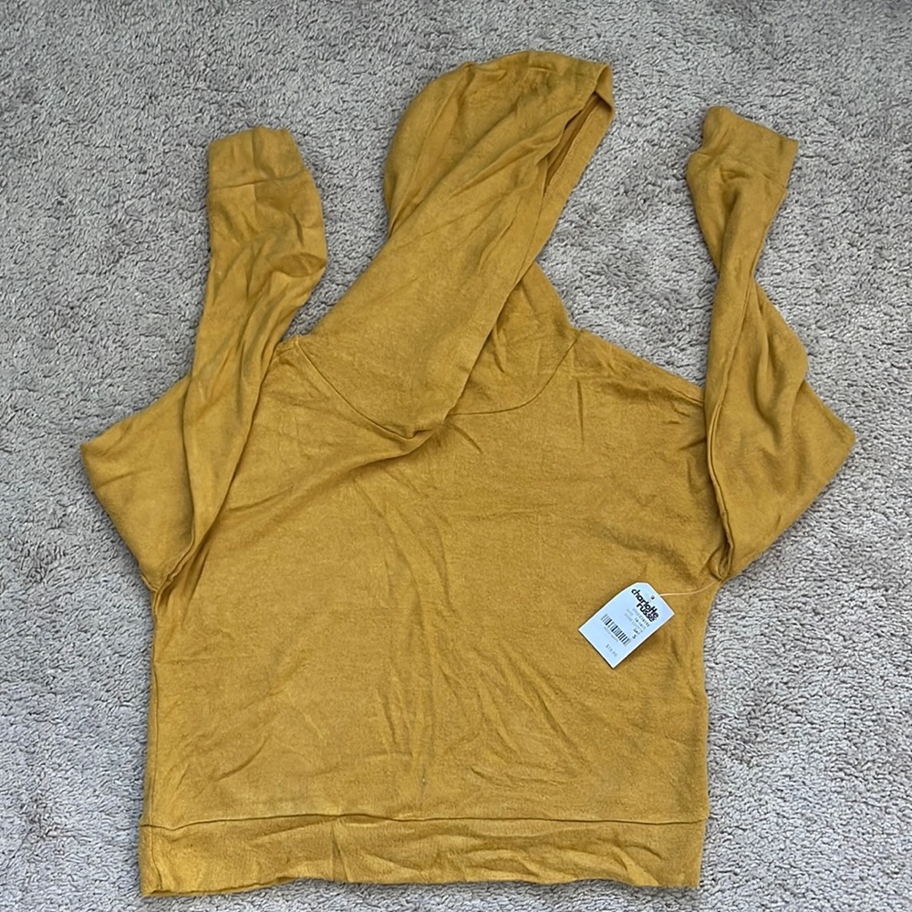 Light cropped pullover